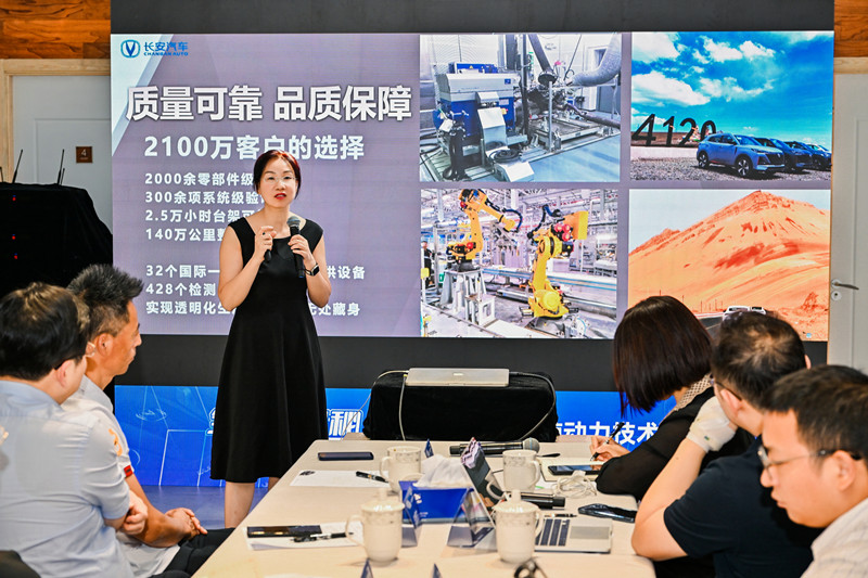 长安汽车蓝鲸NE平台设计总师李仙对蓝鲸新一代NE1.5T发动机的技术讲解_副本.jpg