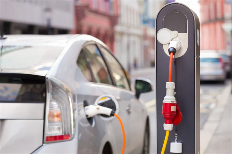 明年八成新车型是新能源，燃油车将死？
